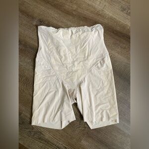 Maidenform Beige Seamless Shape wear Shorts Size 3Xl
